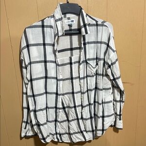 Old Navy Women’s Extra Light Flannel- White and Black